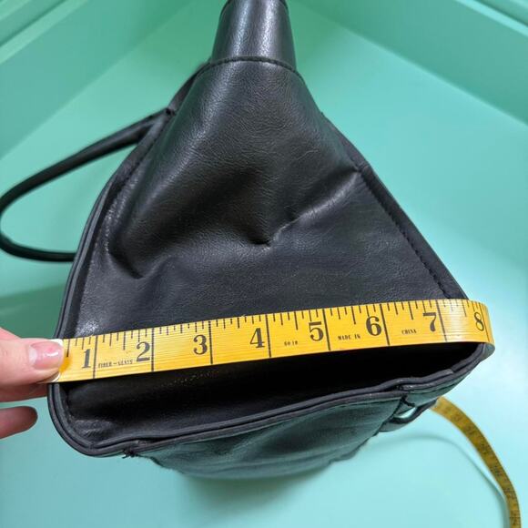 London Fog large black leather shoulder bag - Picture 5 of 8